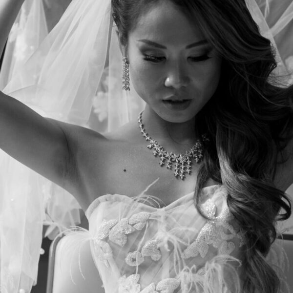 Bridal diamond necklace and earrings – 2026 wedding jewelry trends