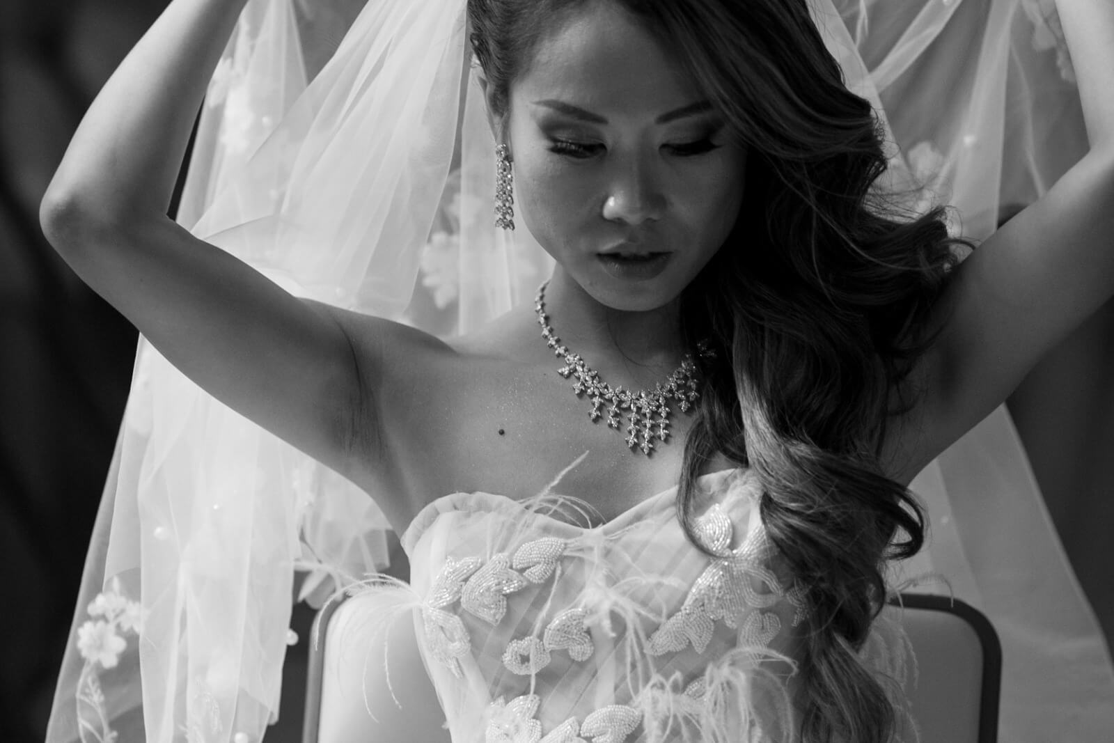 Bridal diamond necklace and earrings – 2026 wedding jewelry trends