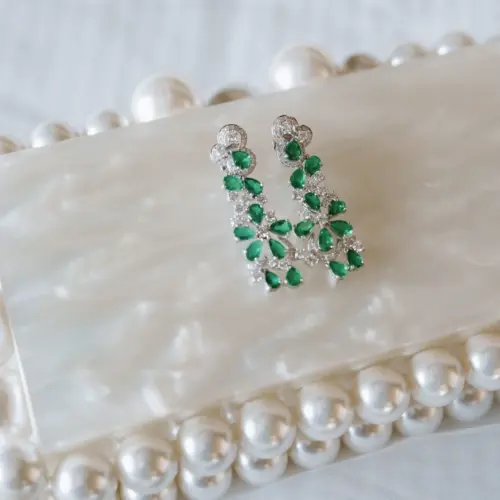 Bride wearing heirloom-inspired fine jewelry at her wedding